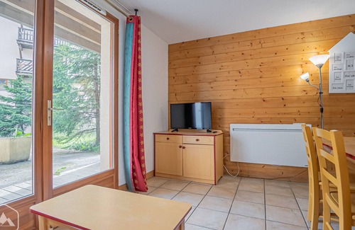 Aussois Apartment | Cosy apartment at the foot of the slopes with pets allowed