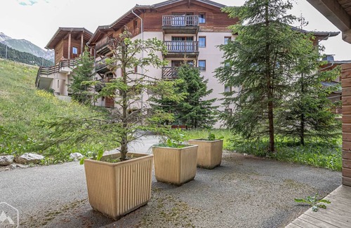 Aussois Apartment | Cosy apartment at the foot of the slopes with pets allowed