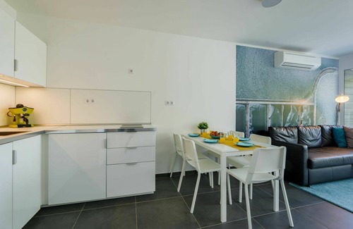 Balatonszemes Apartment | Cosy apartment for 6 guests with A/C, WIFI, pool, TV, terrace and pets allowed