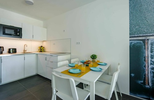 Balatonszemes Apartment | Cosy apartment for 6 guests with A/C, WIFI, pool, TV, terrace and pets allowed
