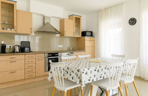 Balatonszarszo Apartment | Cosy apartment for 5 people with WIFI, A/C, TV and balcony