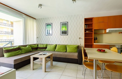 Balatonoszod Apartment | Cosy apartment for 5 guests with WIFI, A/C, TV and balcony