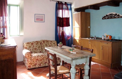 Granarola Apartment | Cosy apartment for 2 guests with WIFI, pool, A/C, TV, patio, pets allowed and panoramic view