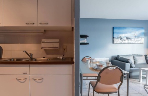 Bredene Apartment | Cosy apartment for 2 guests with WIFI, TV, balcony and pets allowed