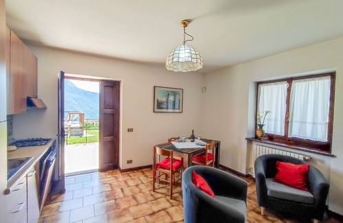 Dongo Apartment | Cosy apartment for 2 people with hot tub, WIFI, pool, TV and patio