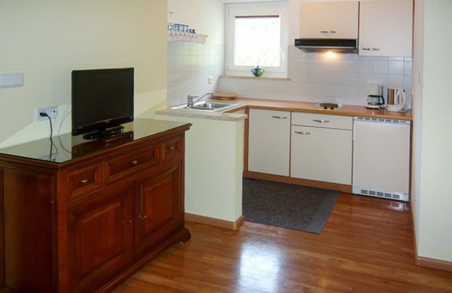 Merano Apartment | Cosy apartment for 3 people with WIFI, pool, TV, balcony and pets allowed