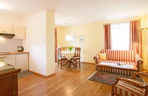 Merano Apartment | Cosy apartment for 3 people with WIFI, pool, TV, balcony and pets allowed