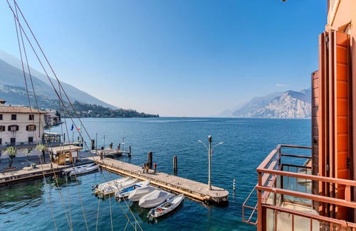 Malcesine Apartment | Cosy apartment for 3 guests with A/C, WIFI, TV, patio, pets allowed and panoramic view