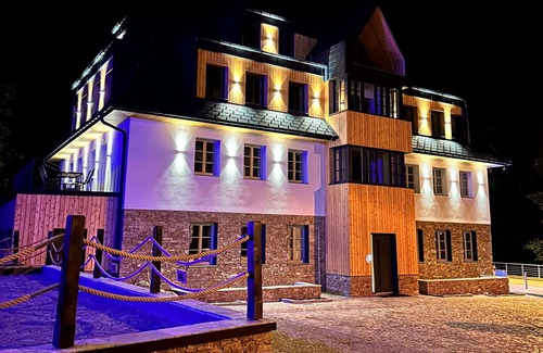Pec pod Snezkou Apartment | Cosy apartment for 4 guests with WIFI, TV, pets allowed and parking