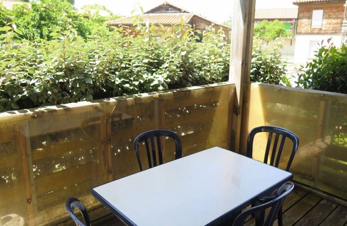 Aureilhan Apartment | Cosy apartment for 4 people with WIFI, pool, TV, terrace and pets allowed