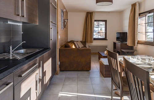 Les Gets Apartment | Cosy apartment for 4 guests with pool, WIFI, TV, terrace and pets allowed