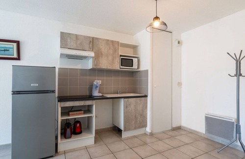 Narbonne Apartment | Cosy apartment for 4 people with TV and balcony