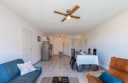 Narbonne Apartment | Cosy apartment for 4 people with TV and balcony