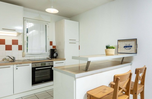 Pleurtuit Apartment | Cosy apartment for 4 guests with WIFI, TV and terrace