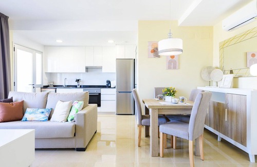 Cabanes Apartment | Cosy apartment for 4 guests with pool, WIFI, A/C, TV and terrace