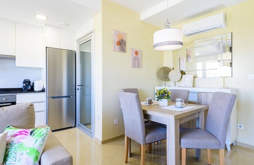 Cabanes Apartment | Cosy apartment for 4 guests with pool, WIFI, A/C, TV and terrace