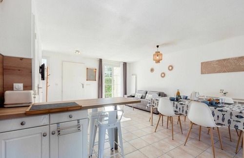 Cogolin Apartment | Cosy apartment for 4 guests with A/C, WIFI, pool, TV, patio, pets allowed and panoramic view