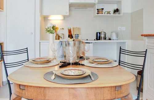 Carnac Apartment | Cosy apartment for 4 guests with WIFI, TV, terrace and pets allowed