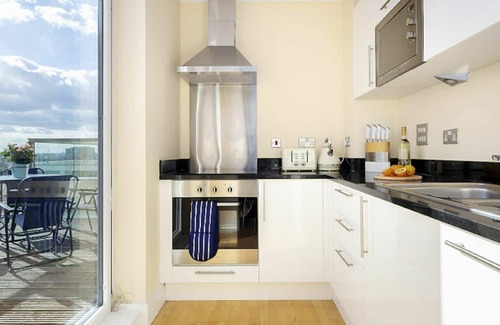Isle of Dogs Apartment | Cosy apartment for 4 guests with WIFI, TV and balcony