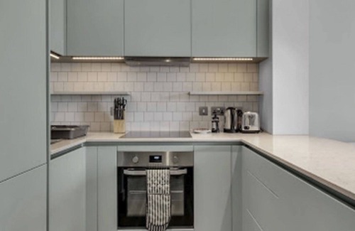 Wembley Park Apartment | Cosy apartment for 4 guests with WIFI, TV and terrace