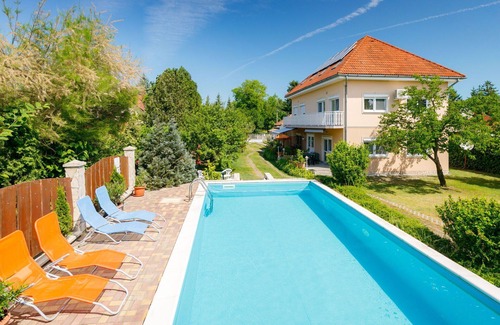 Zamardi Apartment | Cosy apartment for 4 guests with WIFI, A/C, pool