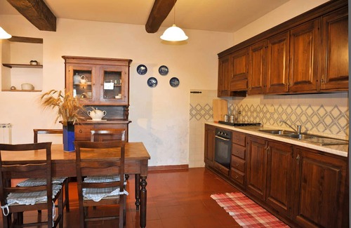 Il Poggio Apartment | Cosy apartment for 4 guests with WIFI, pool, TV, pets allowed and panoramic view