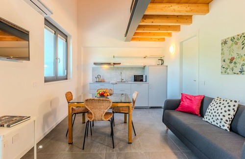 Dervio Apartment | Cosy apartment for 4 guests with WIFI, A/C, pool, TV, patio and panoramic view
