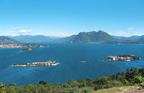 Stresa Apartment | Cosy apartment for 4 guests with WIFI, pool, TV and terrace