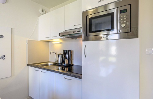 Baden Apartment | Cosy apartment for 4 guests with WIFI, pool, TV, balcony and parking