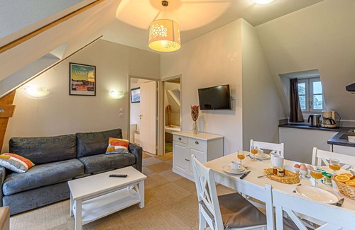 Baden Apartment | Cosy apartment for 4 guests with WIFI, pool, TV and panoramic view