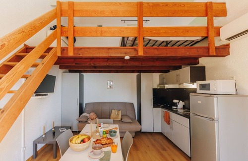 Tarcu Apartment | Cosy apartment for 4 guests with A/C, pool, WIFI, terrace and pets allowed