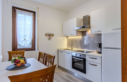Dorio Apartment | Cosy apartment for 4 guests with WIFI, TV, balcony and panoramic view