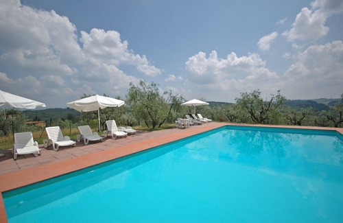 Scandicci Apartment | Cosy apartment for 4 guests with WIFI, pool and TV, close to Florence