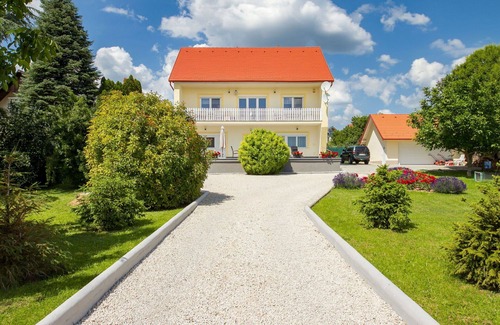 Cserszegtomaj Apartment | Cosy apartment for 4 guests with A/C, WIFI, TV and terrace