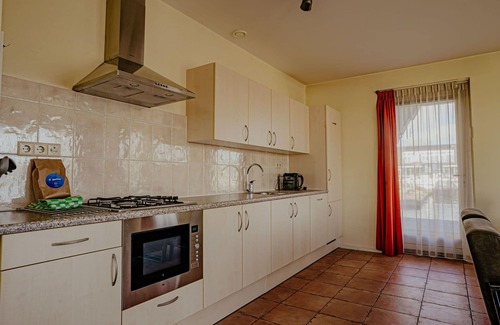 Municipality of Uitgeest Apartment | Cosy apartment for 4 guests with WIFI, TV, terrace and pets allowed