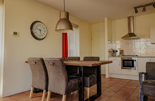 Municipality of Uitgeest Apartment | Cosy apartment for 4 guests with WIFI, TV, terrace and pets allowed