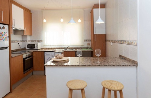 Vinaros Apartment | Cosy apartment for 4 people with A/C, pool, TV, patio and pets allowed