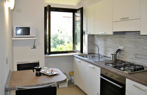 Formia Apartment | Cosy apartment for 4 people with A/C, WIFI, TV, terrace and pets allowed