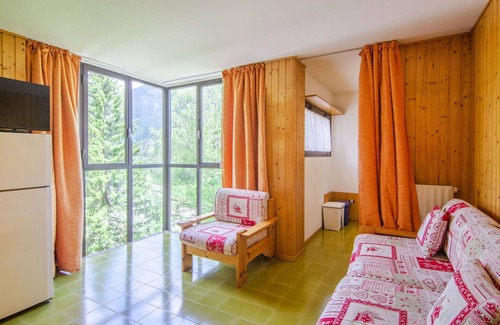Mazzin Apartment | Cosy apartment for 4 people with TV and balcony