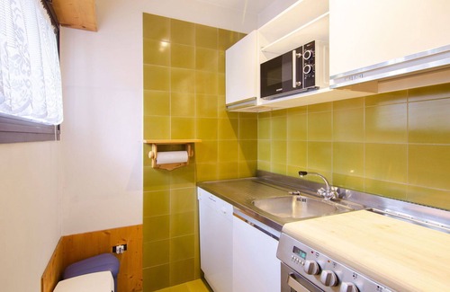 Mazzin Apartment | Cosy apartment for 4 people with TV and balcony