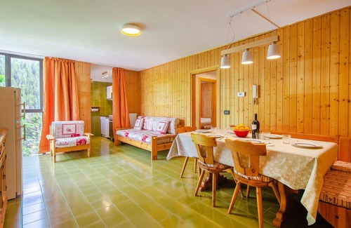 Mazzin Apartment | Cosy apartment for 4 people with TV and balcony