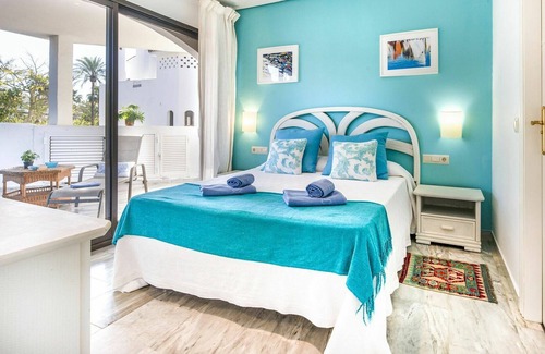 Elviria Apartment | Cosy apartment for 4 people with WIFI, pool, TV and terrace
