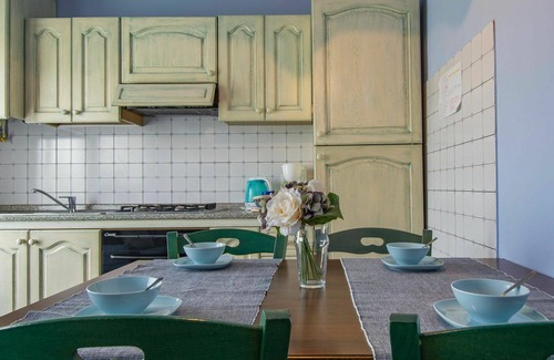 Vicopelago Apartment | Cosy apartment for 4 people with A/C, pool, TV, patio, pets allowed and panoramic view