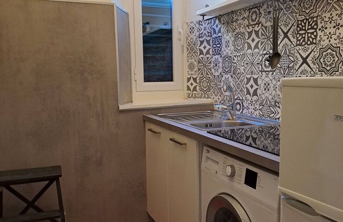 Pontedecimo Apartment | Cosy apartment for 4 people with A/C, WIFI, TV, balcony and panoramic view, close to Portofino