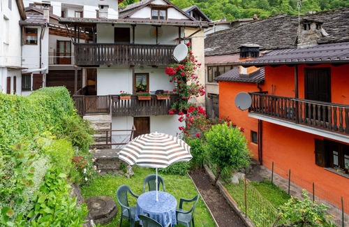 Calasca-Castiglione Apartment | Cosy apartment for 5 guests with WIFI, TV and pets allowed