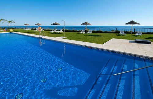 Torrox Costa Apartment | Cosy apartment for 6 guests with WIFI, A/C, pool, TV, terrace and pets allowed