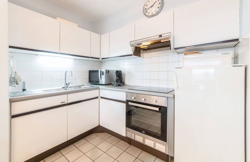 Bredene Apartment | Cosy apartment for 6 guests with WIFI, TV, balcony and pets allowed