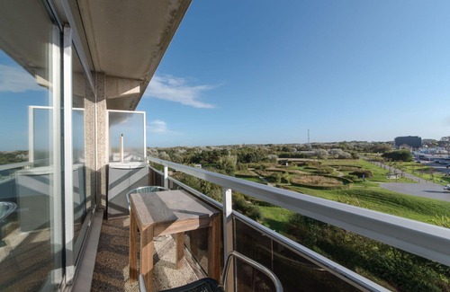 Bredene Apartment | Cosy apartment for 6 guests with WIFI, TV, balcony and pets allowed