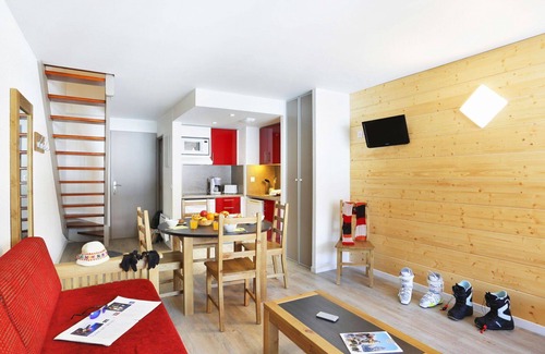 Peyragudes Apartment | Cosy apartment for 6 guests with WIFI, pool, TV, terrace, pets allowed and parking