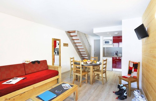 Peyragudes Apartment | Cosy apartment for 6 guests with WIFI, pool, TV, terrace, pets allowed and parking